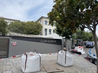 Comencen les obres per posar plaques fotovoltàiques sobre l'escola Empúries